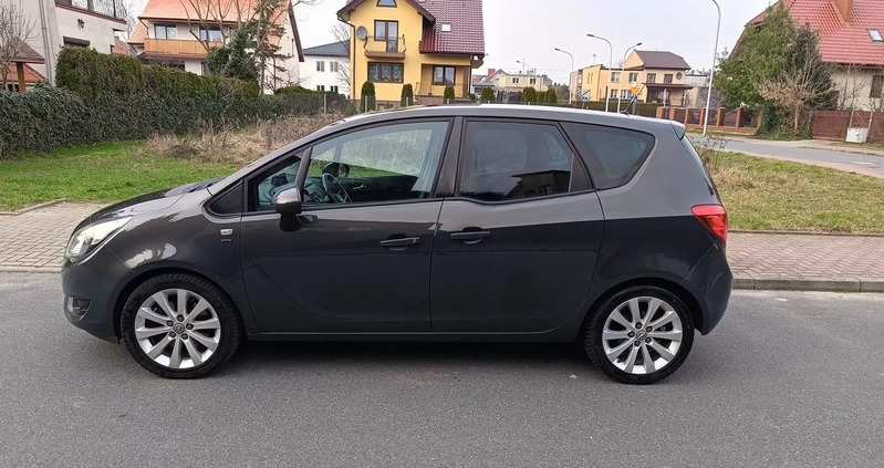 Opel Meriva cena 31900 przebieg: 162000, rok produkcji 2016 z Płock małe 781